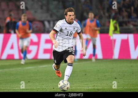 Bologne, Italien. 04.. Juni 2022. Jonas HOFMANN (GER), Aktion, Einzelaktion, Einzelbild, Ausschnitt, Ganzkörperaufnahme, Vollfigur Fußball UEFA Nations League, Gruppenphase 1. Spieltag Italien (ITA) - Deutschland (GER) 1-1, am 4.. Juni 2022, Renato Dall `Ara Stadium Bologne Credit: dpa/Alamy Live News Stockfoto